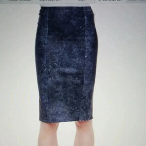- Elie Tahari leather skirt size 6